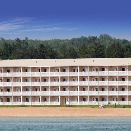 Mackinaw Beach And Bay Inn & Suites Mackinaw City Extérieur photo
