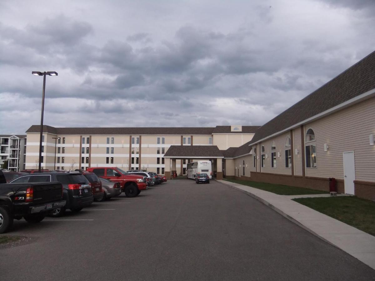 Mackinaw Beach And Bay Inn & Suites Mackinaw City Extérieur photo