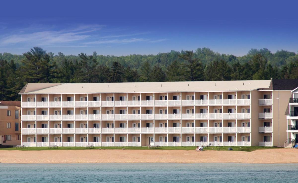 Mackinaw Beach And Bay Inn & Suites Mackinaw City Extérieur photo