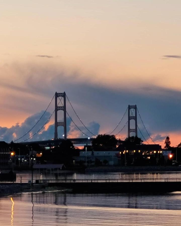 Mackinaw Beach And Bay Inn & Suites Mackinaw City Extérieur photo