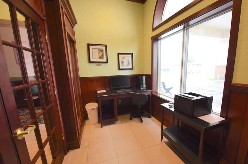 Mackinaw Beach And Bay Inn & Suites Mackinaw City Extérieur photo