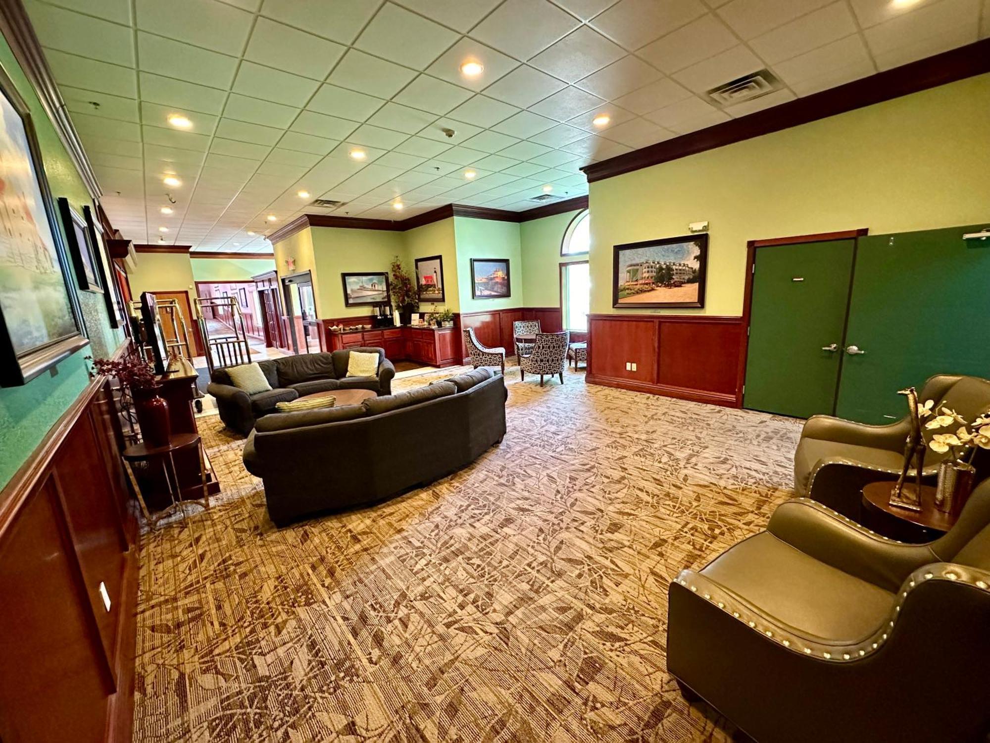Mackinaw Beach And Bay Inn & Suites Mackinaw City Extérieur photo