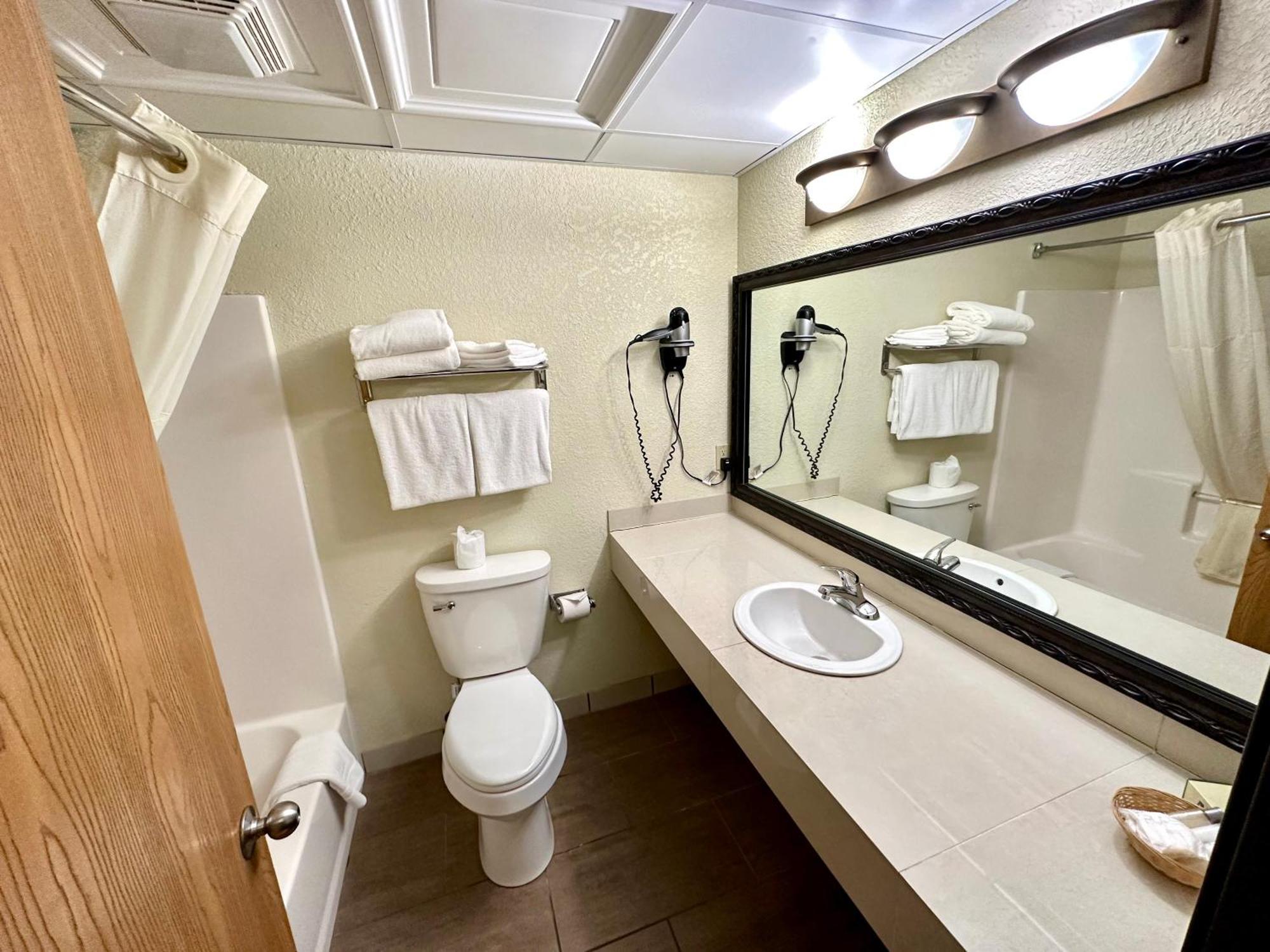 Mackinaw Beach And Bay Inn & Suites Mackinaw City Extérieur photo