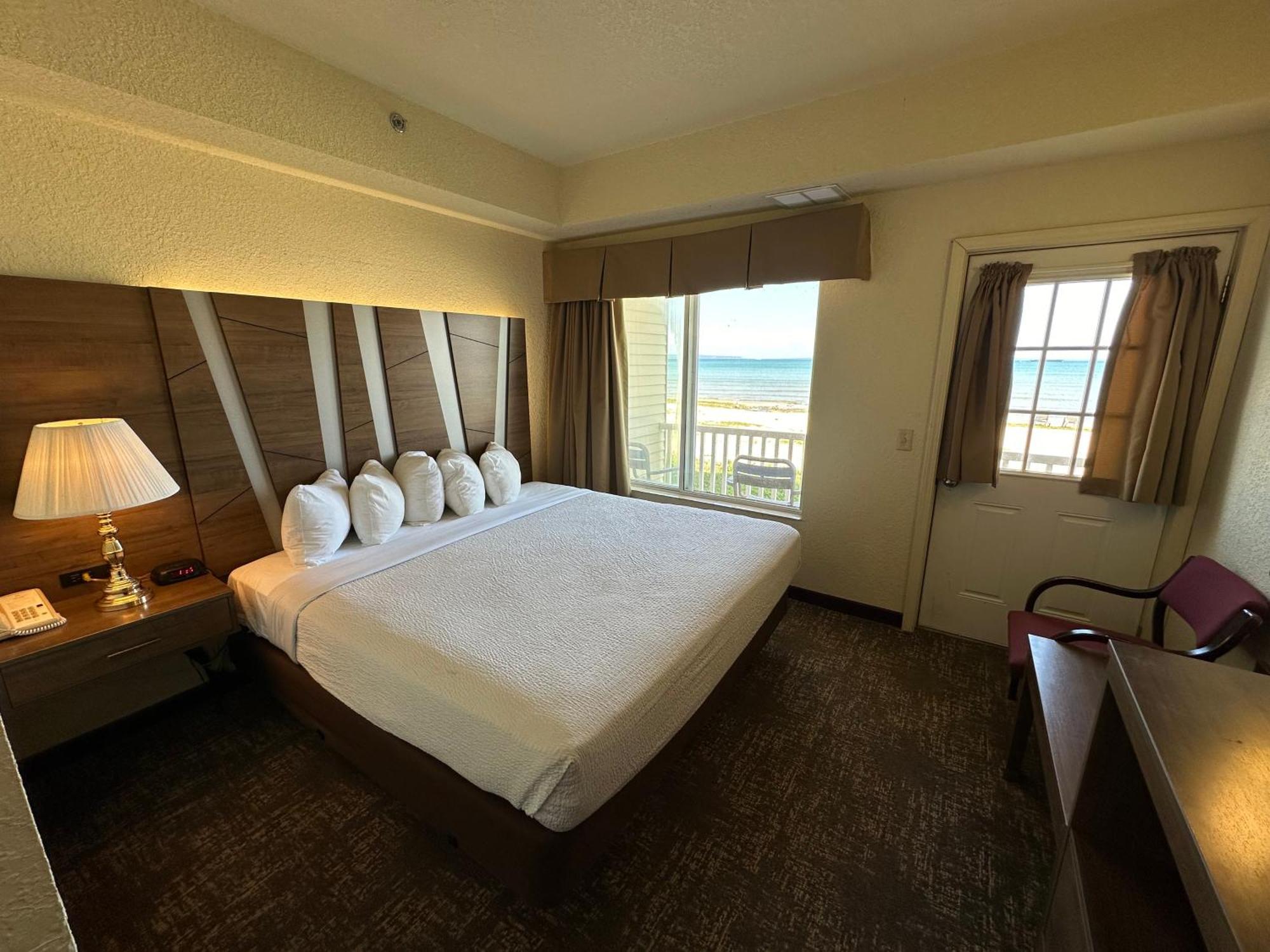 Mackinaw Beach And Bay Inn & Suites Mackinaw City Extérieur photo