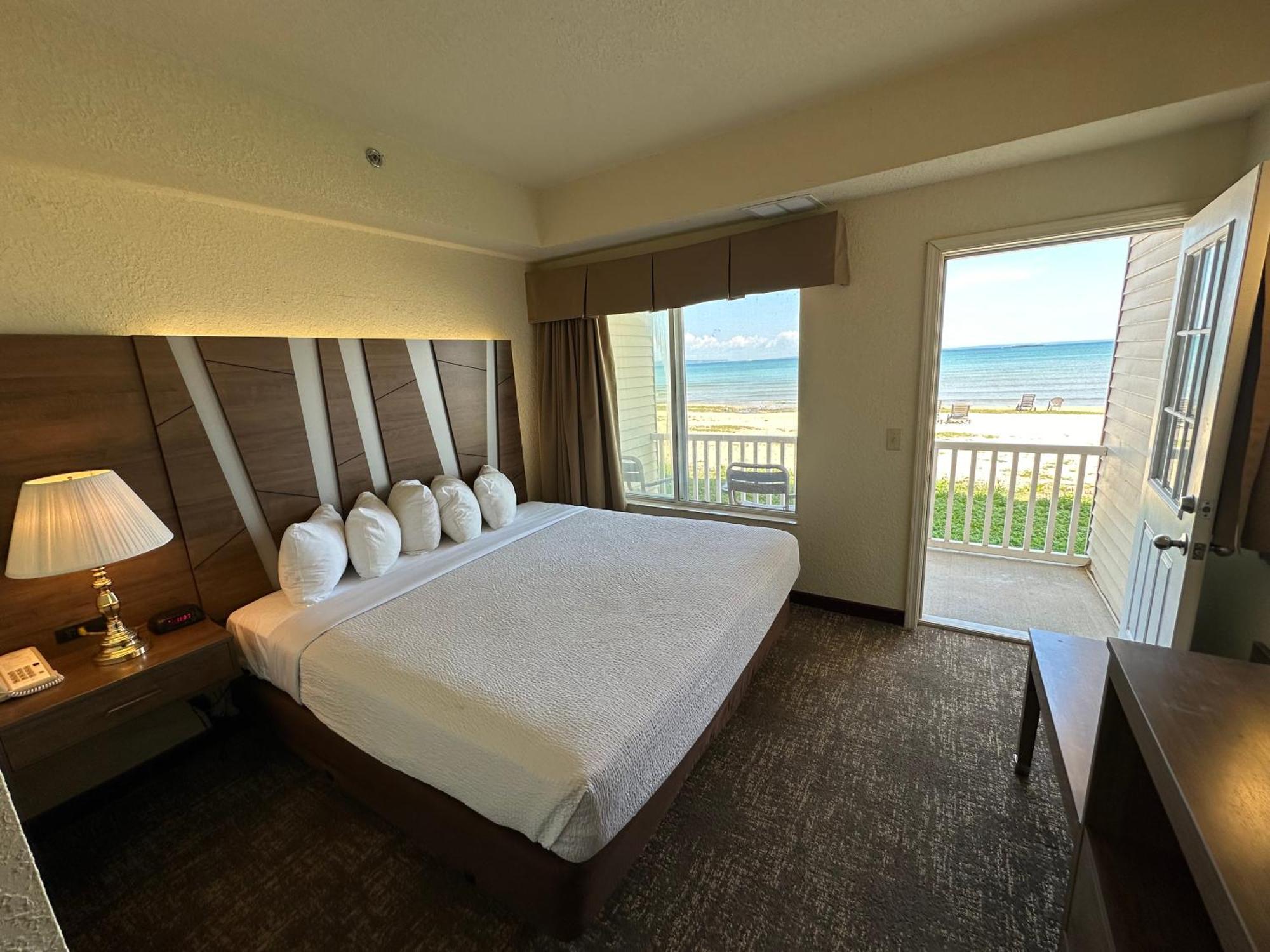 Mackinaw Beach And Bay Inn & Suites Mackinaw City Extérieur photo