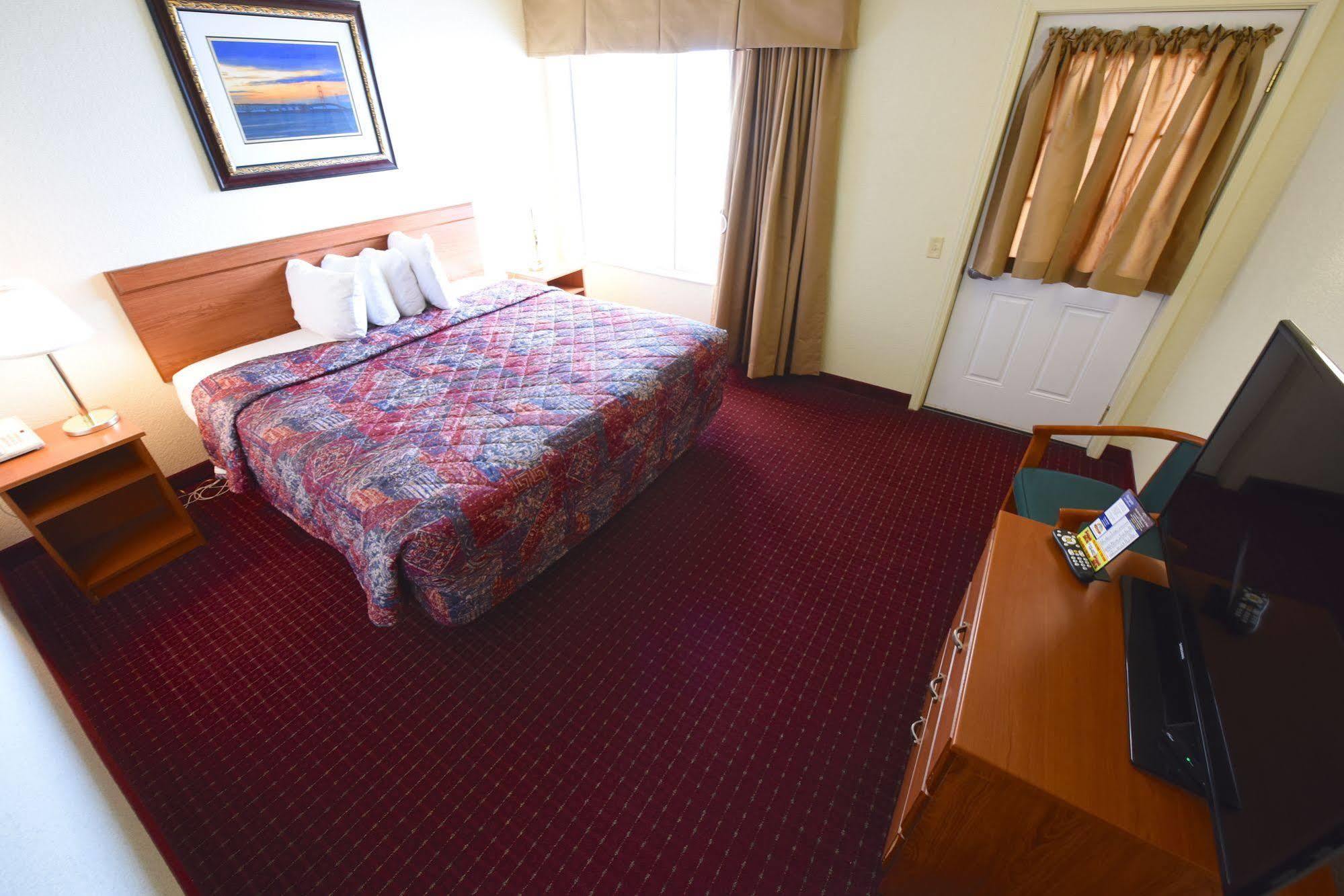 Mackinaw Beach And Bay Inn & Suites Mackinaw City Extérieur photo