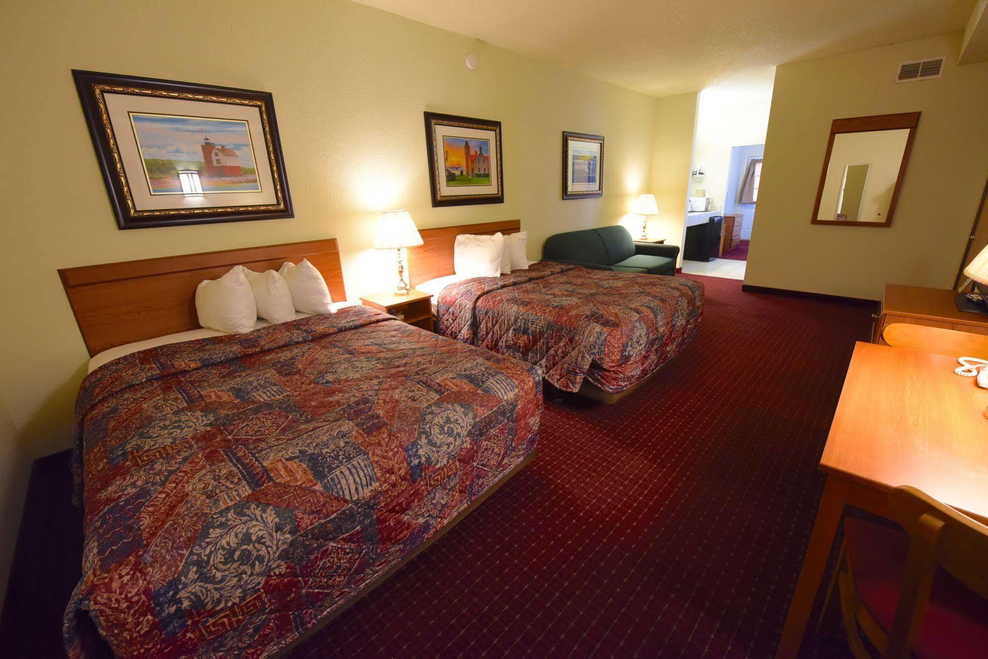 Mackinaw Beach And Bay Inn & Suites Mackinaw City Extérieur photo