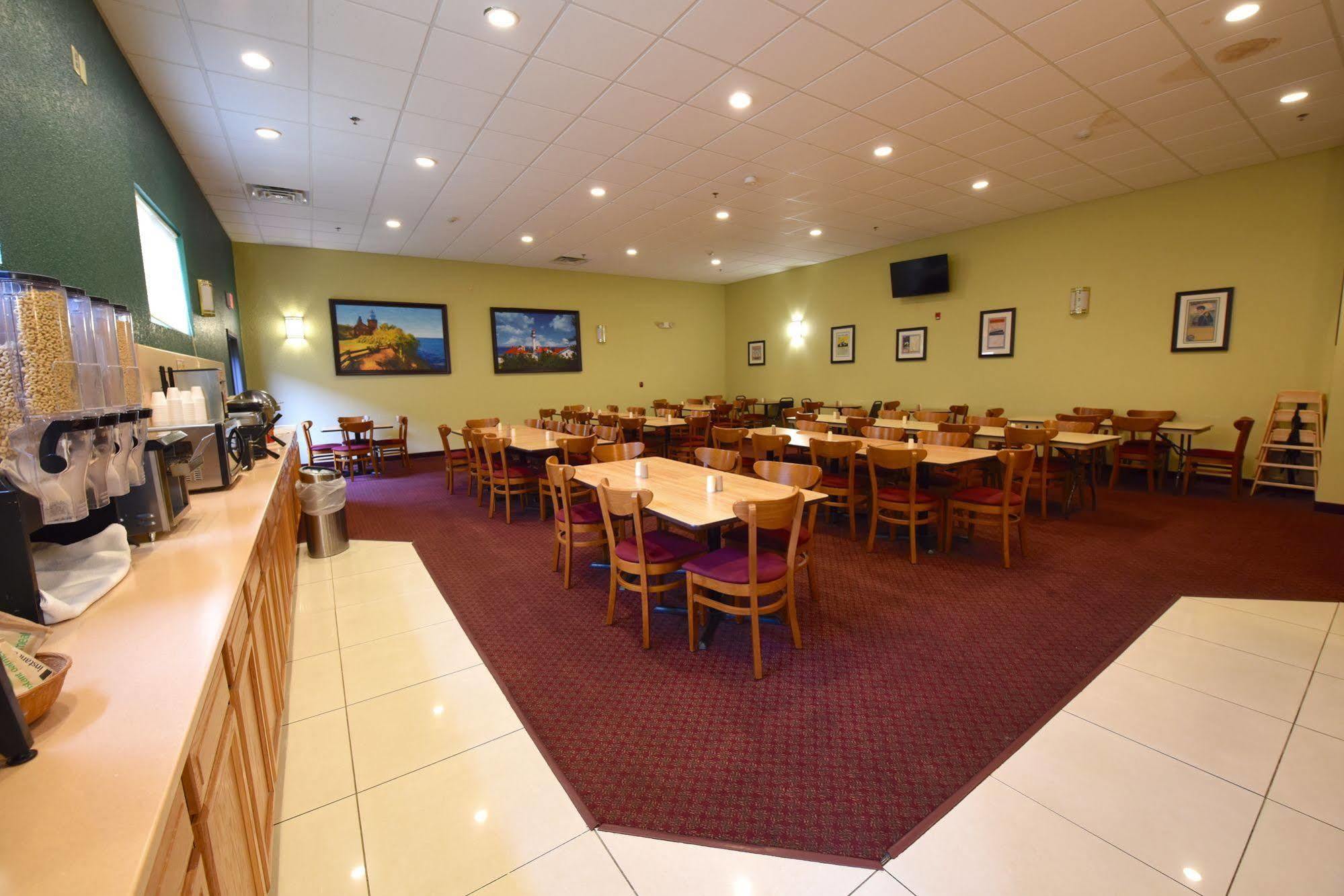 Mackinaw Beach And Bay Inn & Suites Mackinaw City Extérieur photo