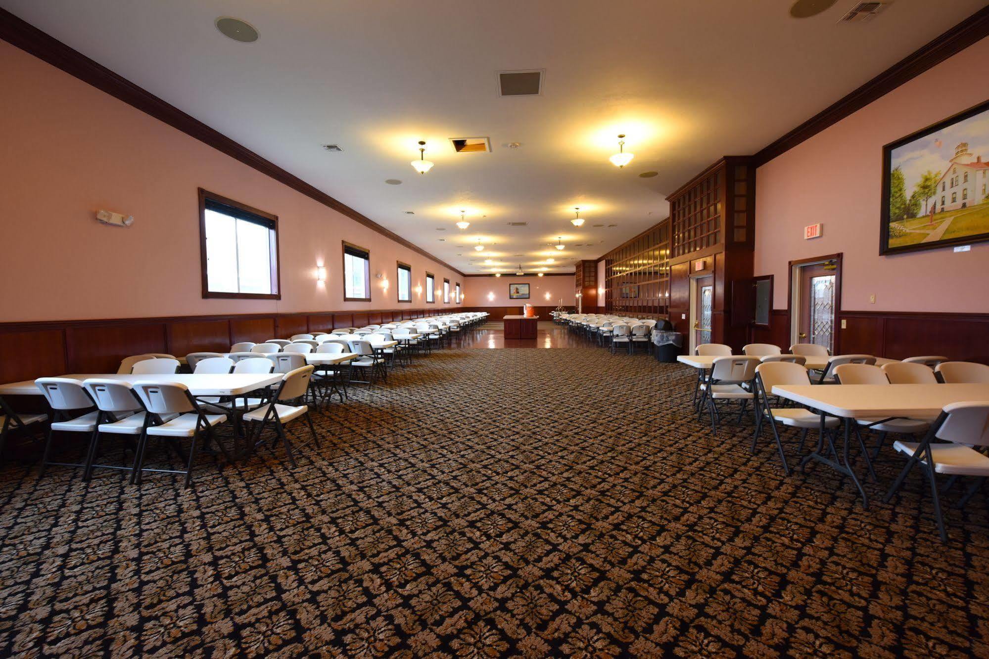Mackinaw Beach And Bay Inn & Suites Mackinaw City Extérieur photo