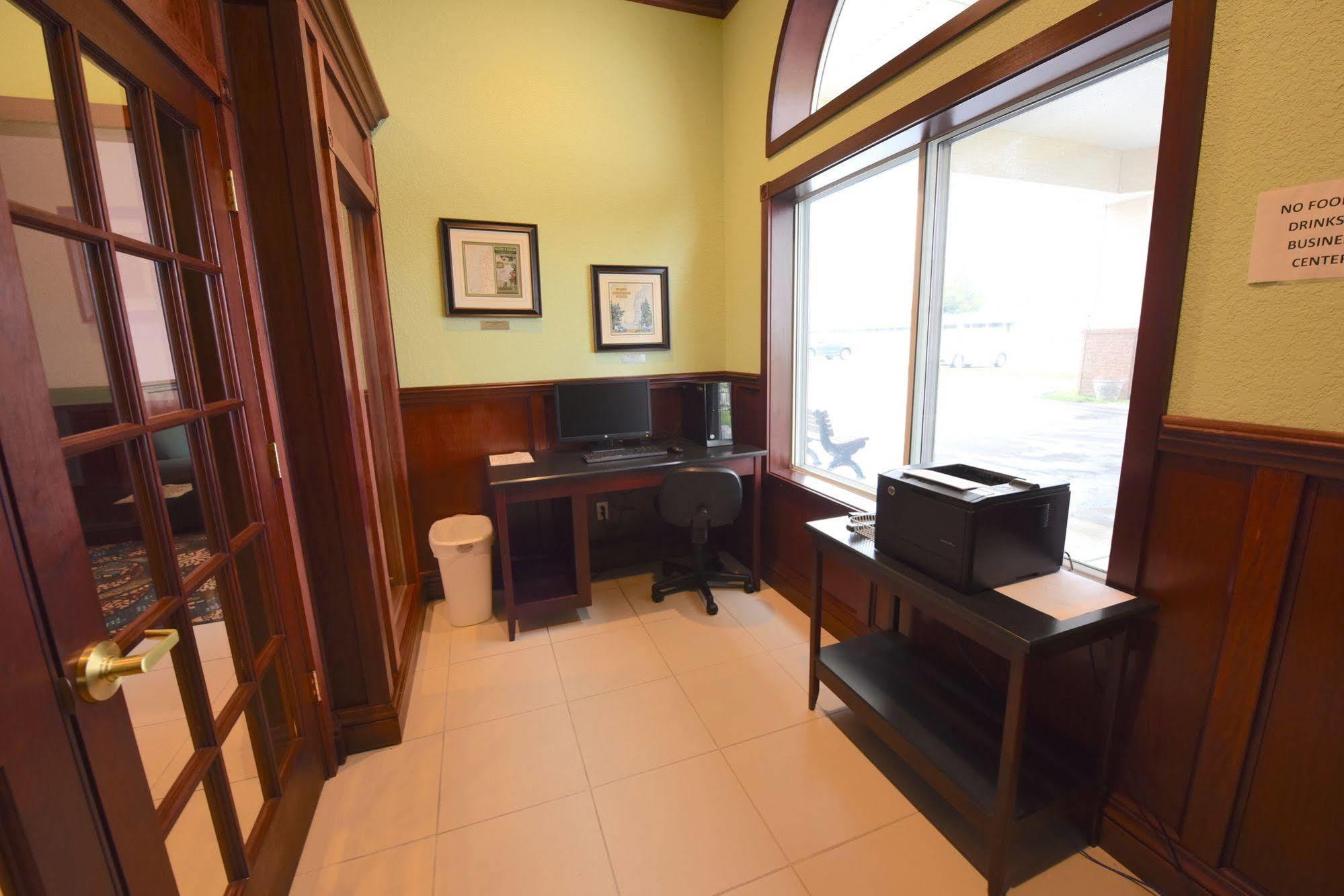 Mackinaw Beach And Bay Inn & Suites Mackinaw City Extérieur photo