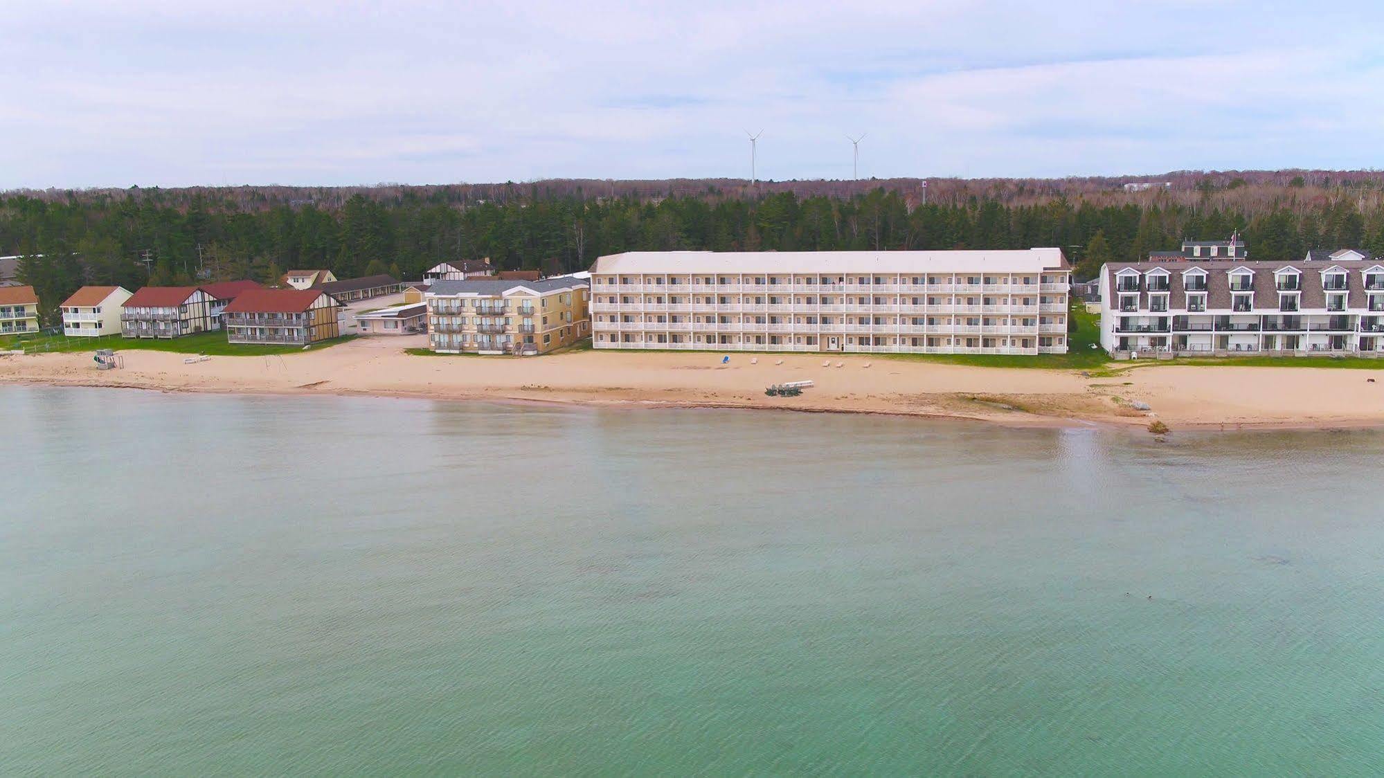 Mackinaw Beach And Bay Inn & Suites Mackinaw City Extérieur photo