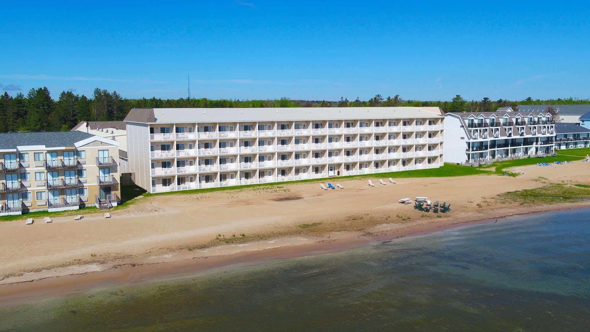 Mackinaw Beach And Bay Inn & Suites Mackinaw City Extérieur photo